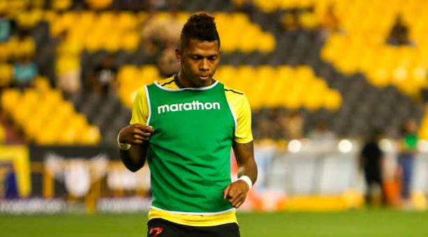 Billy Arce es oficialmente nuevo jugador de Liga de Quito